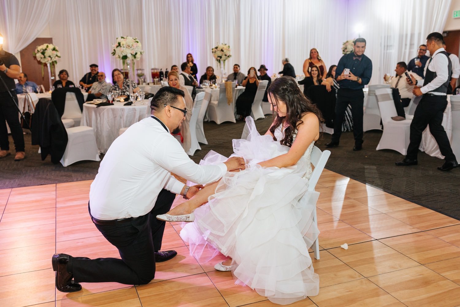 Garter Toss - https://brittneyhannonphotography.com