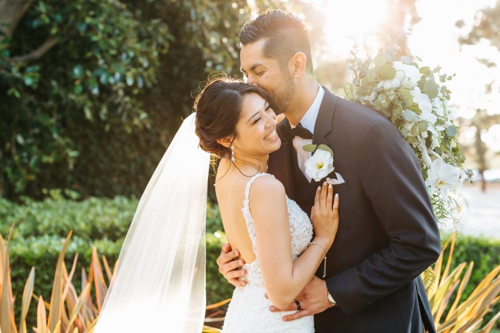 Romantic and dreamy bride and groom photos - LA Wedding - https://brittneyhannonphotography.com