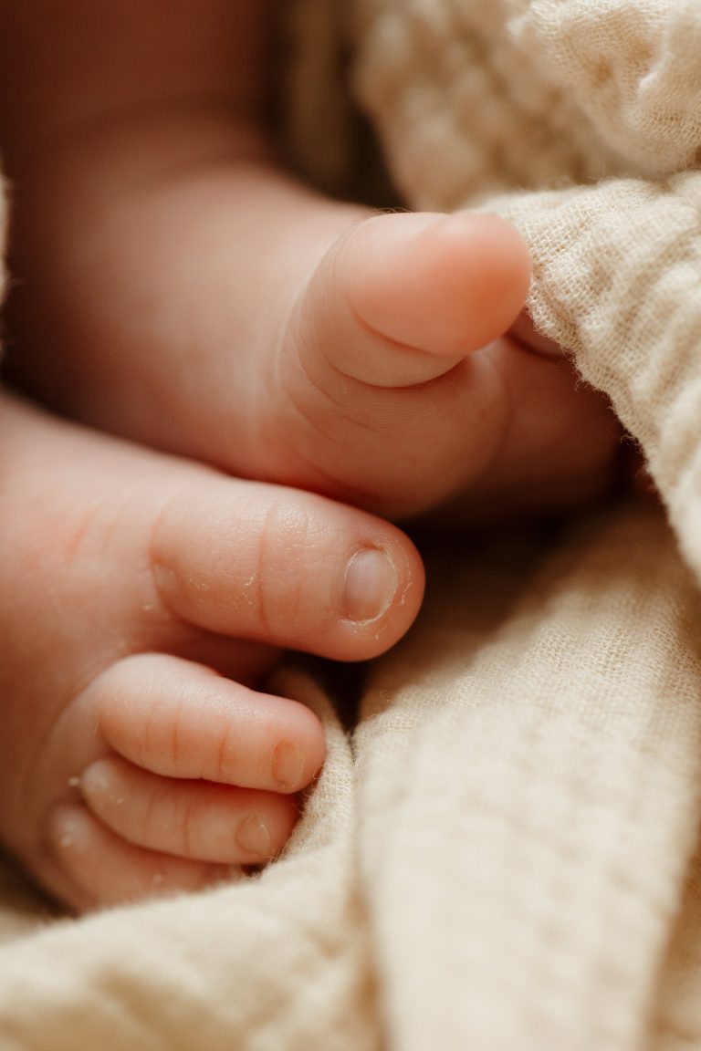 Lifestyle Newborn Photographer in Southern California